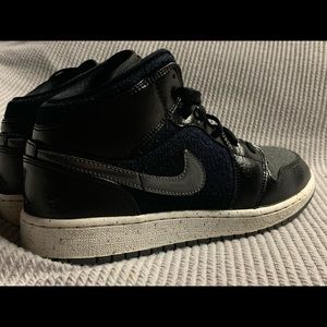 Air Jordan 1 Retro mid SE “Winterized” Black Wool